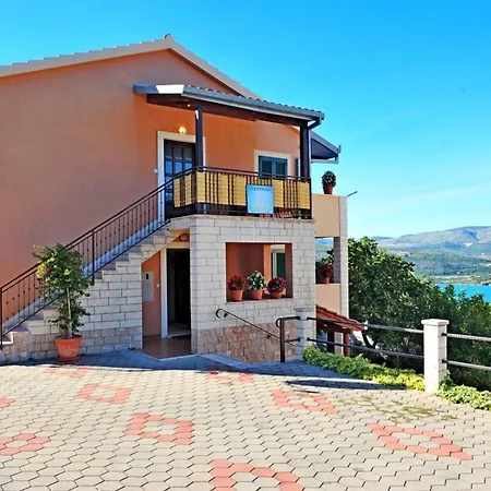Arija * Traù